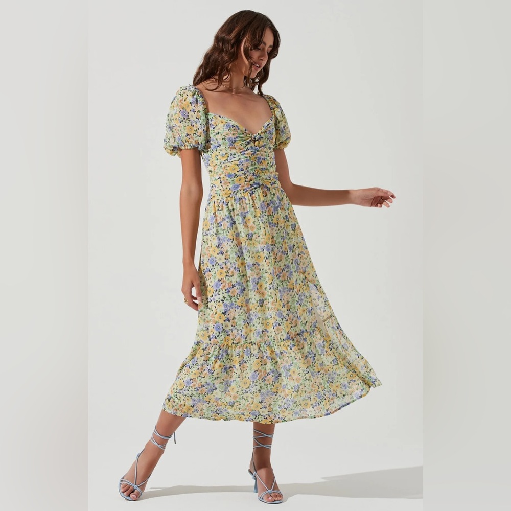 ASTR The Label Irma Floral Puff Sleeve Midi Dress. Size Small